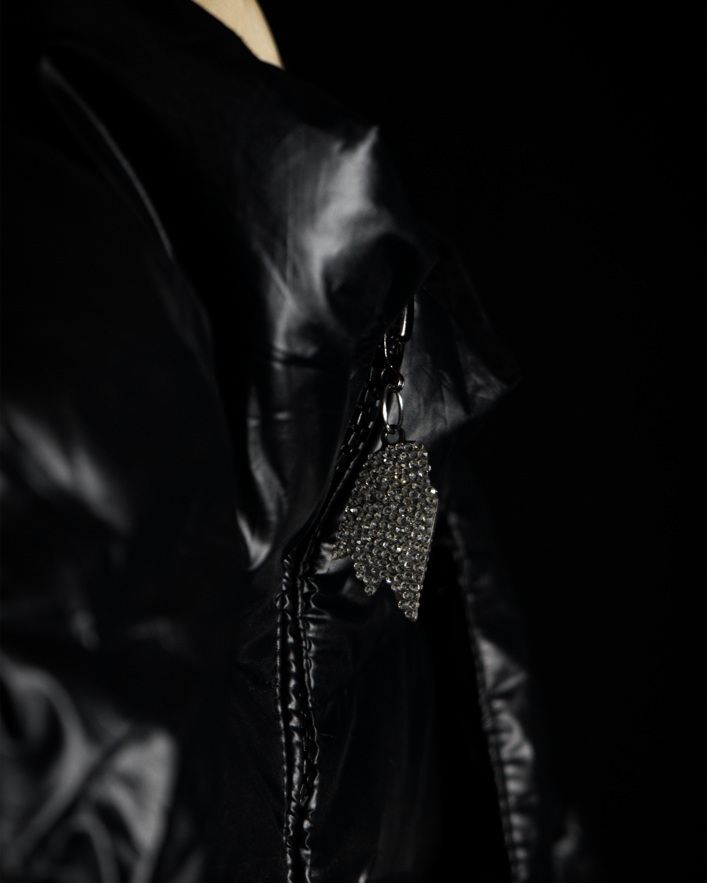 GLOSSY BLACK DRAPE PUFFER