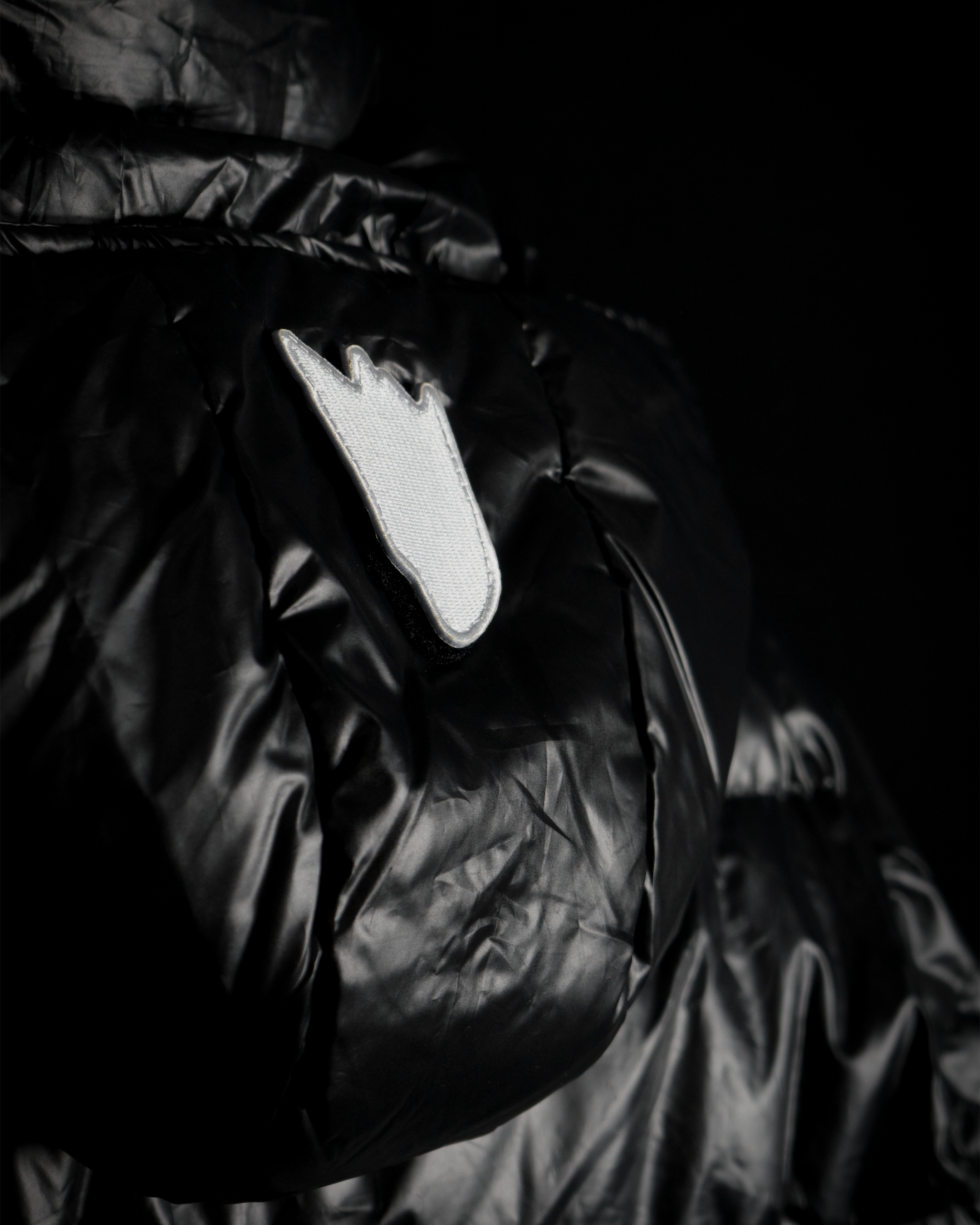 GLOSSY BLACK DRAPE PUFFER