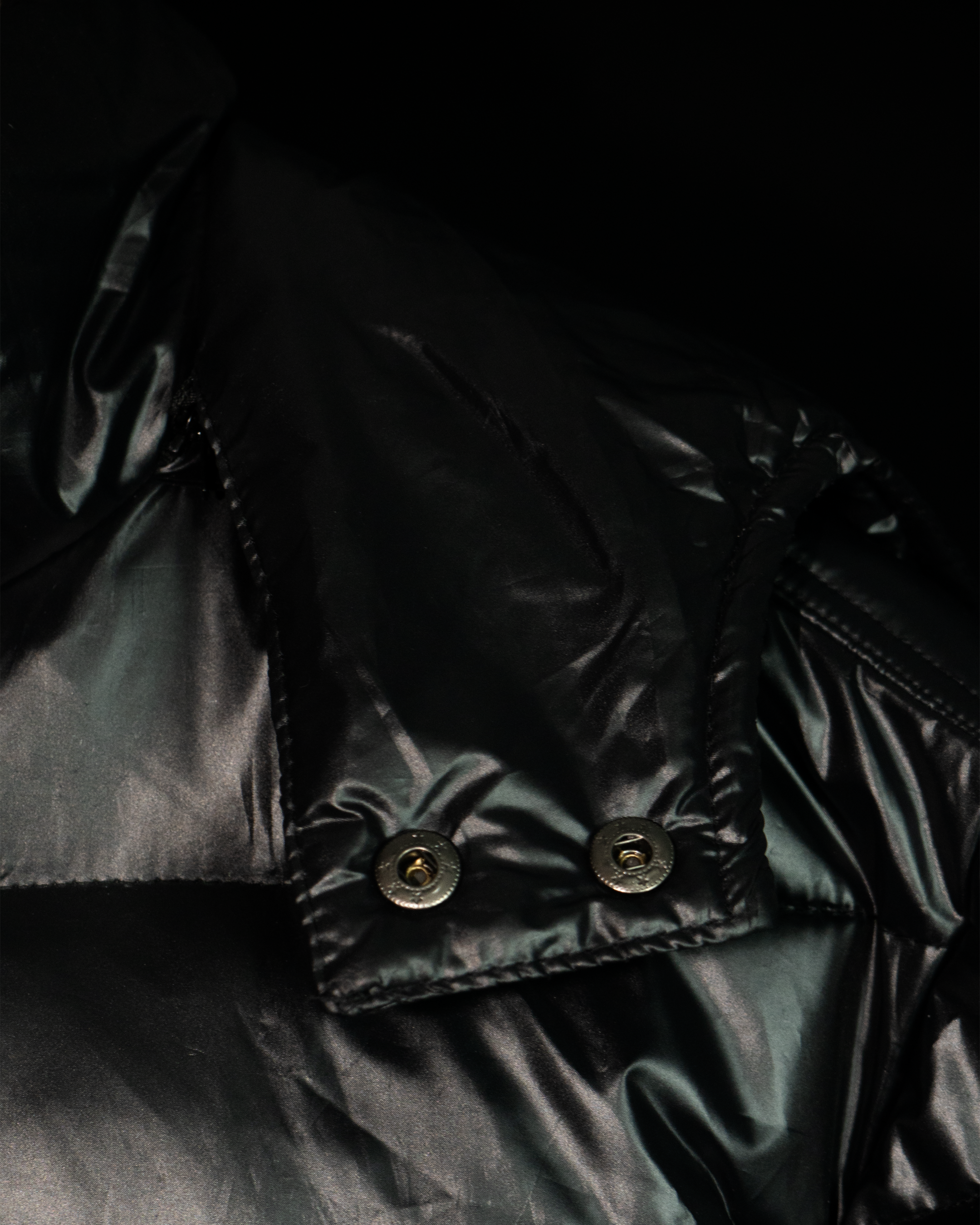GLOSSY BLACK DRAPE PUFFER