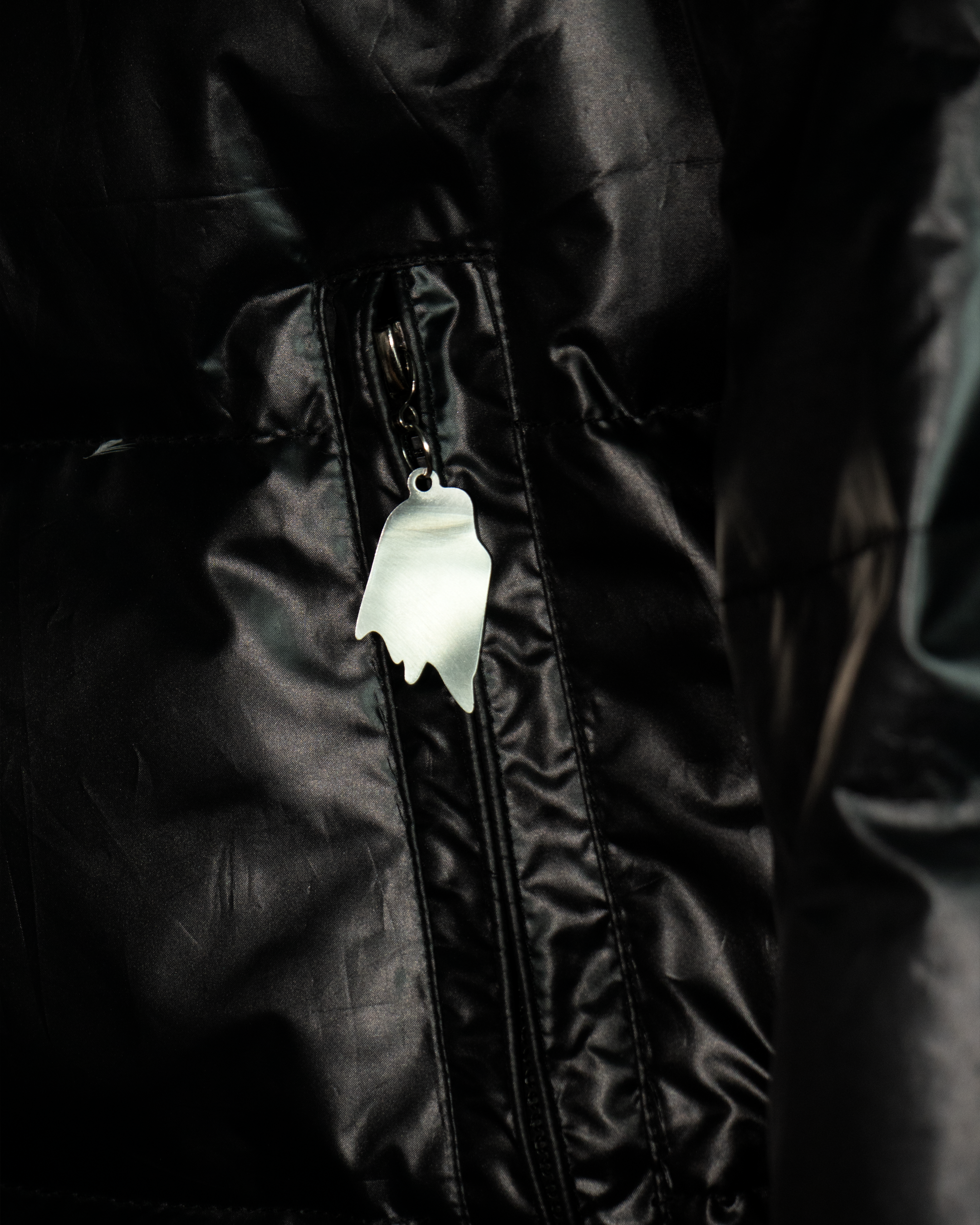 GLOSSY BLACK DRAPE PUFFER