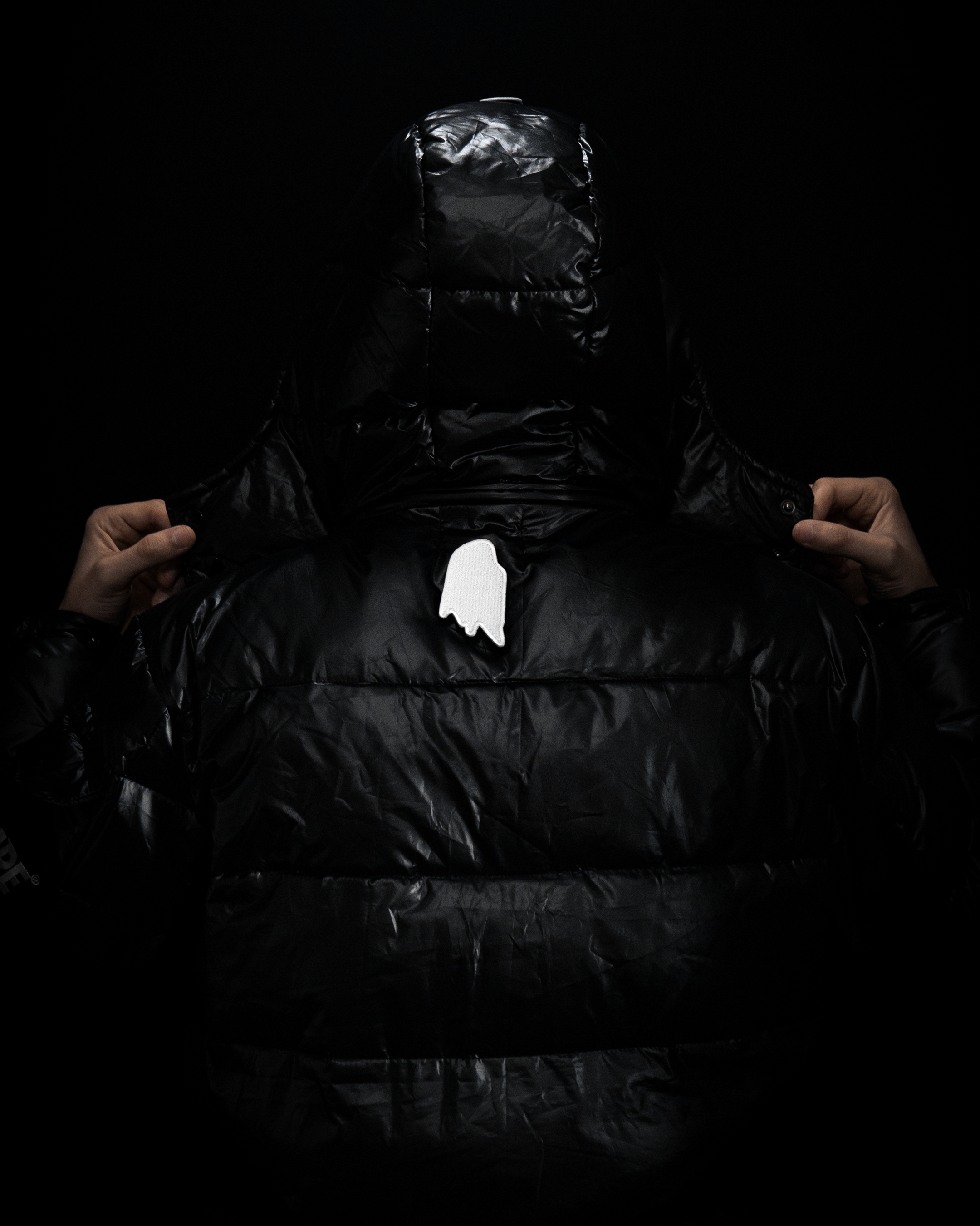 GLOSSY BLACK DRAPE PUFFER