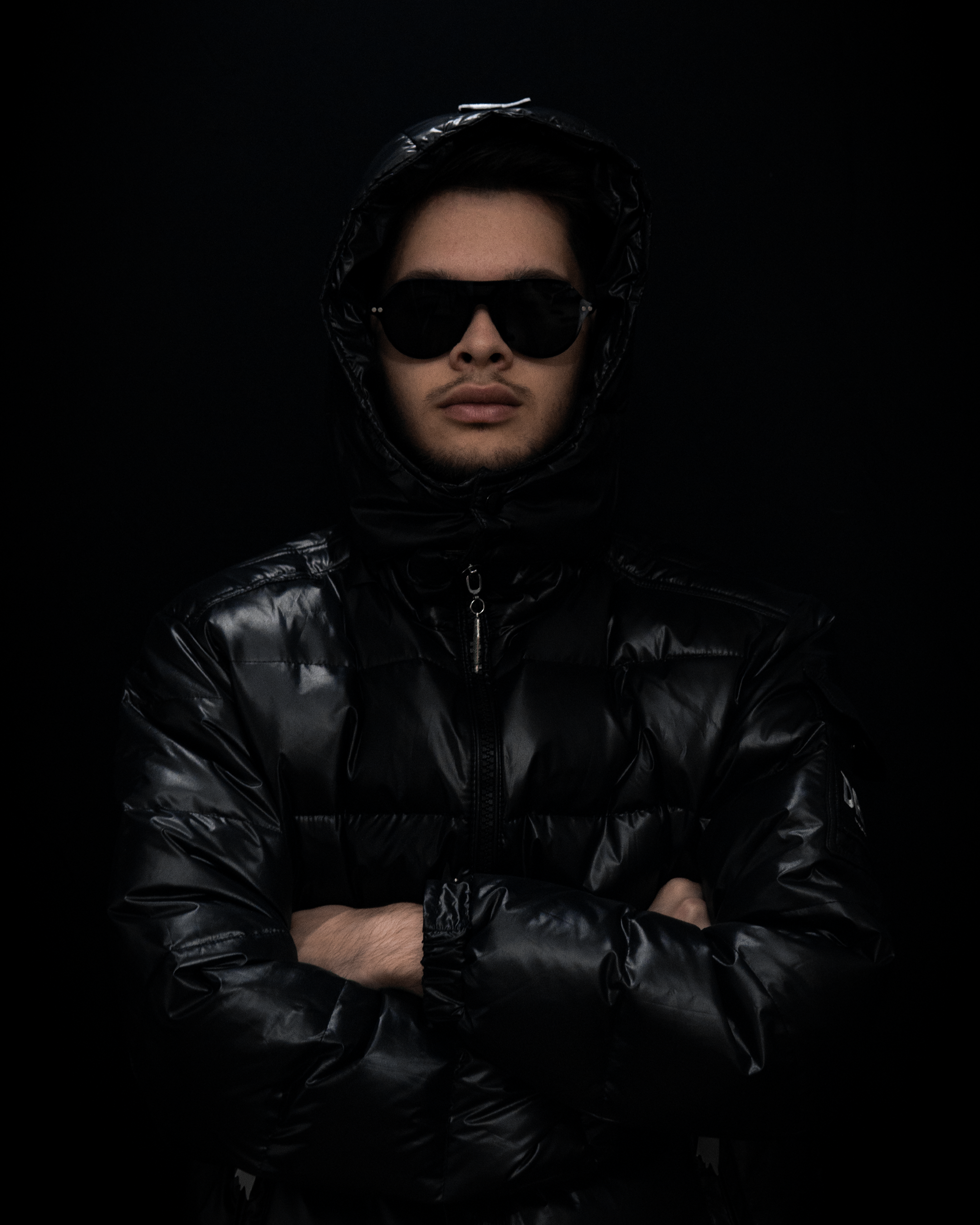 GLOSSY BLACK DRAPE PUFFER