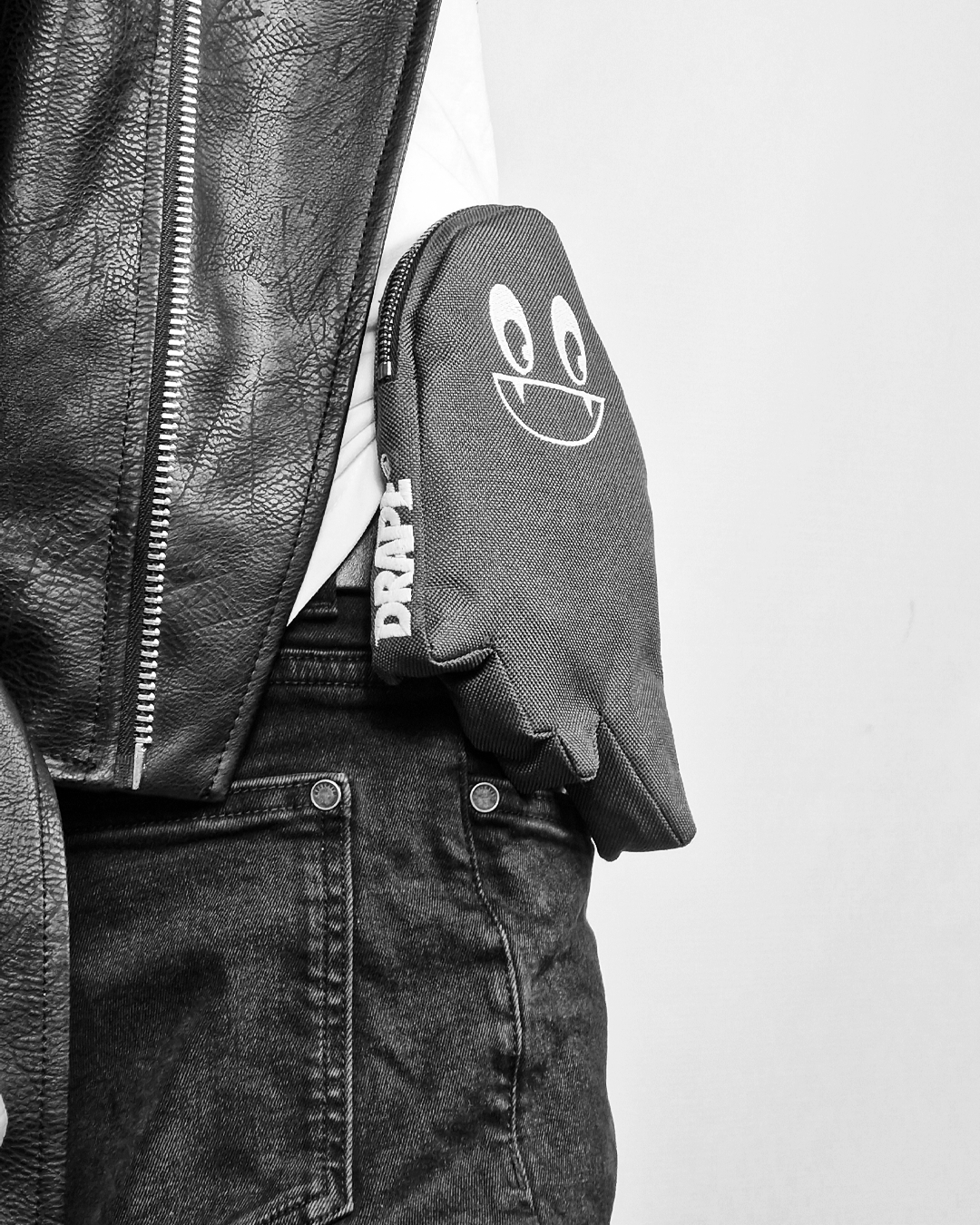 DRAPESTAR POUCH