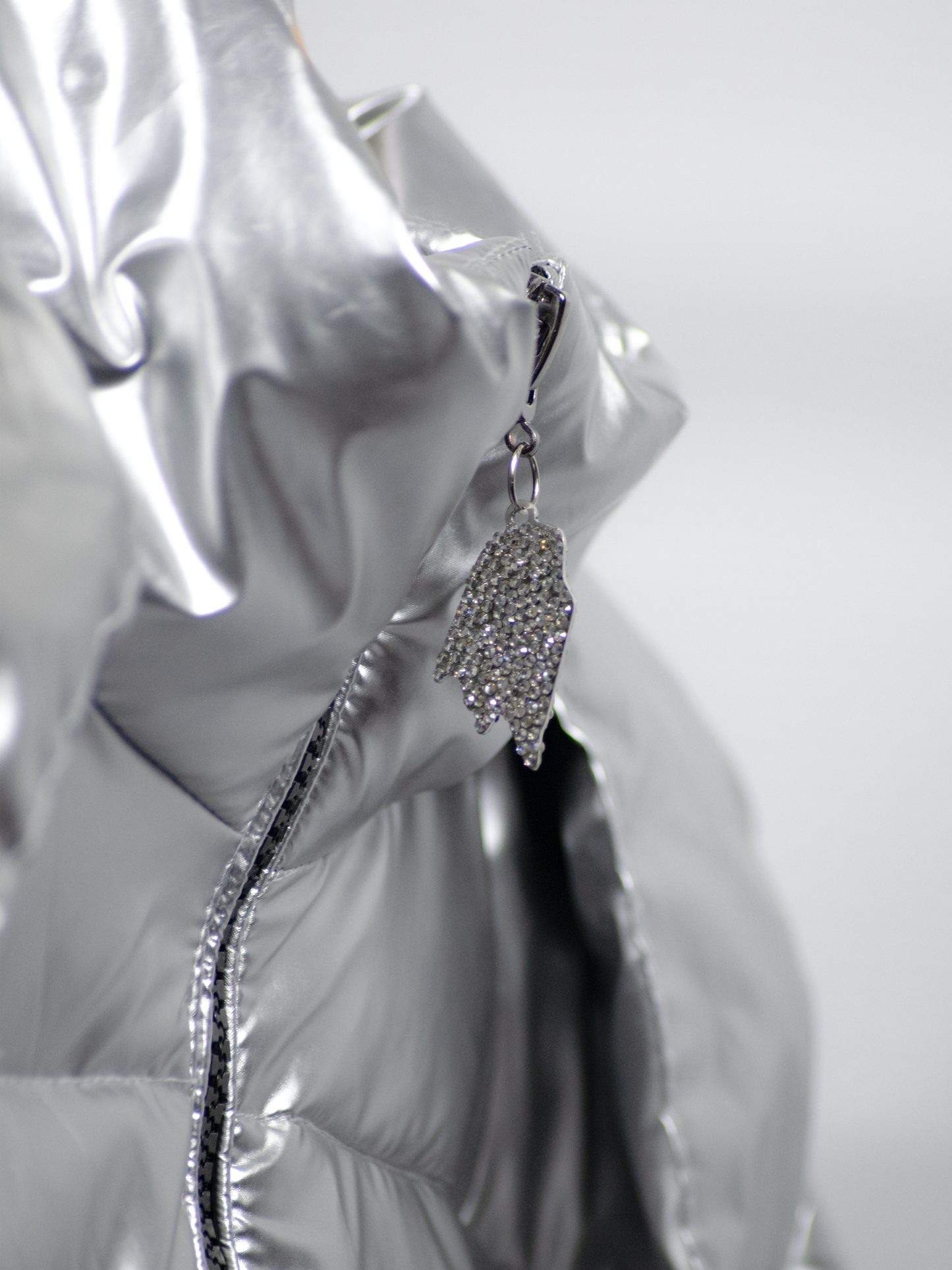 SILVER DRAPE PUFFER