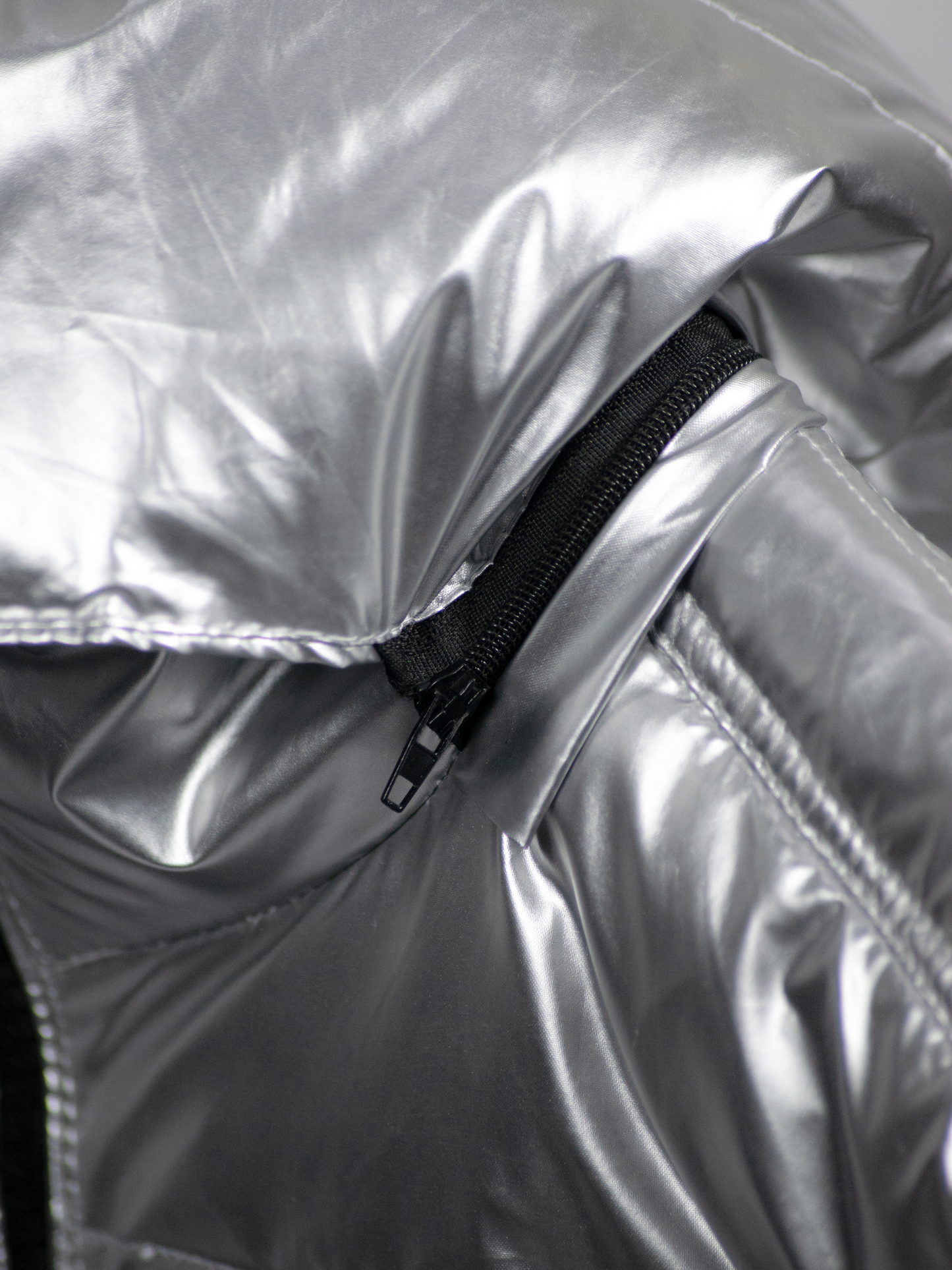 SILVER DRAPE PUFFER