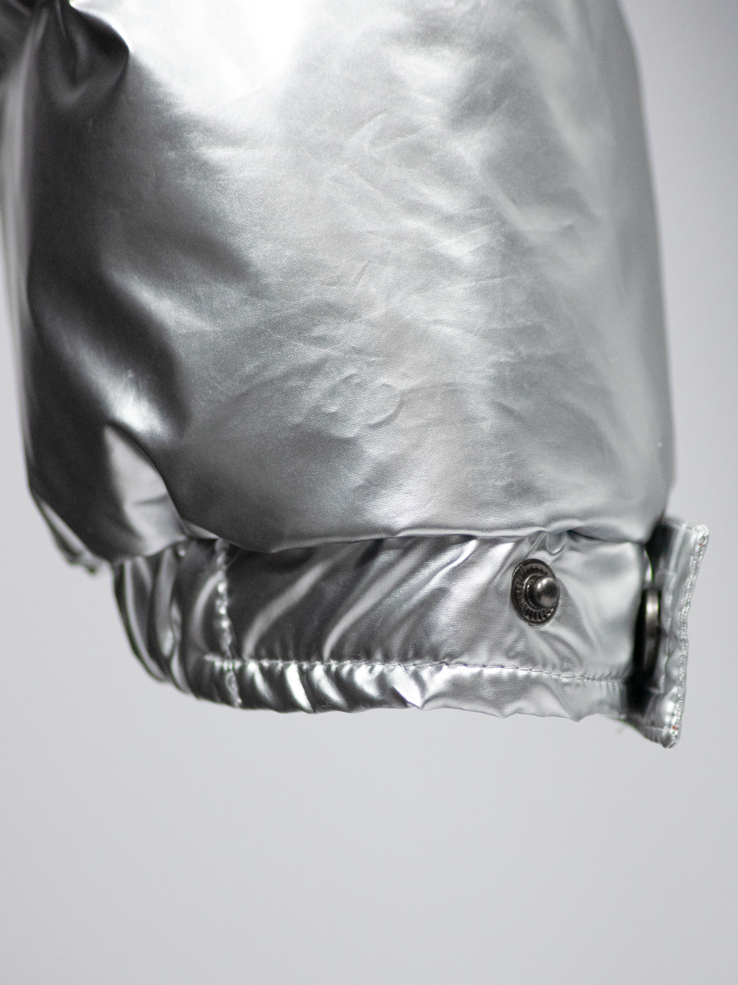 SILVER DRAPE PUFFER